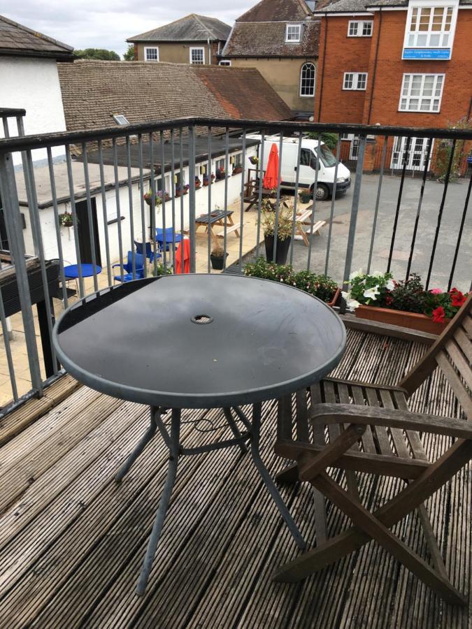 Bed and Breakfast The Chequers Royston  Exterior foto