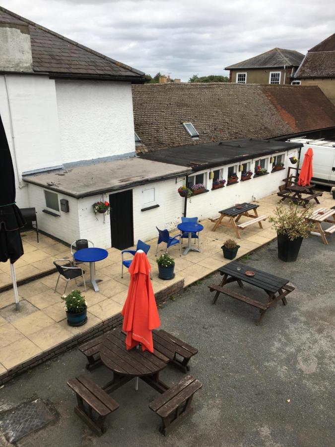 Bed and Breakfast The Chequers Royston  Exterior foto