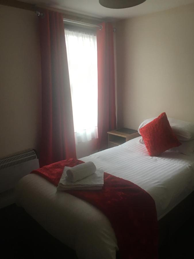 Bed and Breakfast The Chequers Royston  Exterior foto