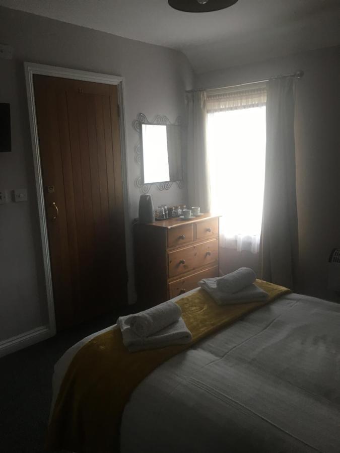 Bed and Breakfast The Chequers Royston  Exterior foto